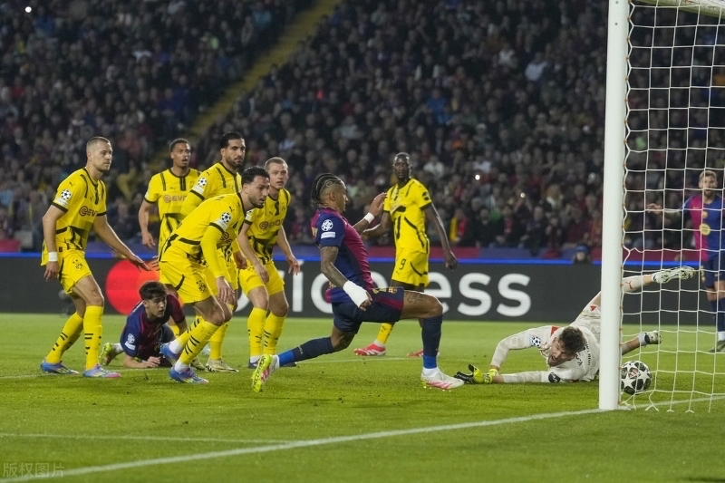 包含拉齐奥客场逼平对手，保持不败势头的词条