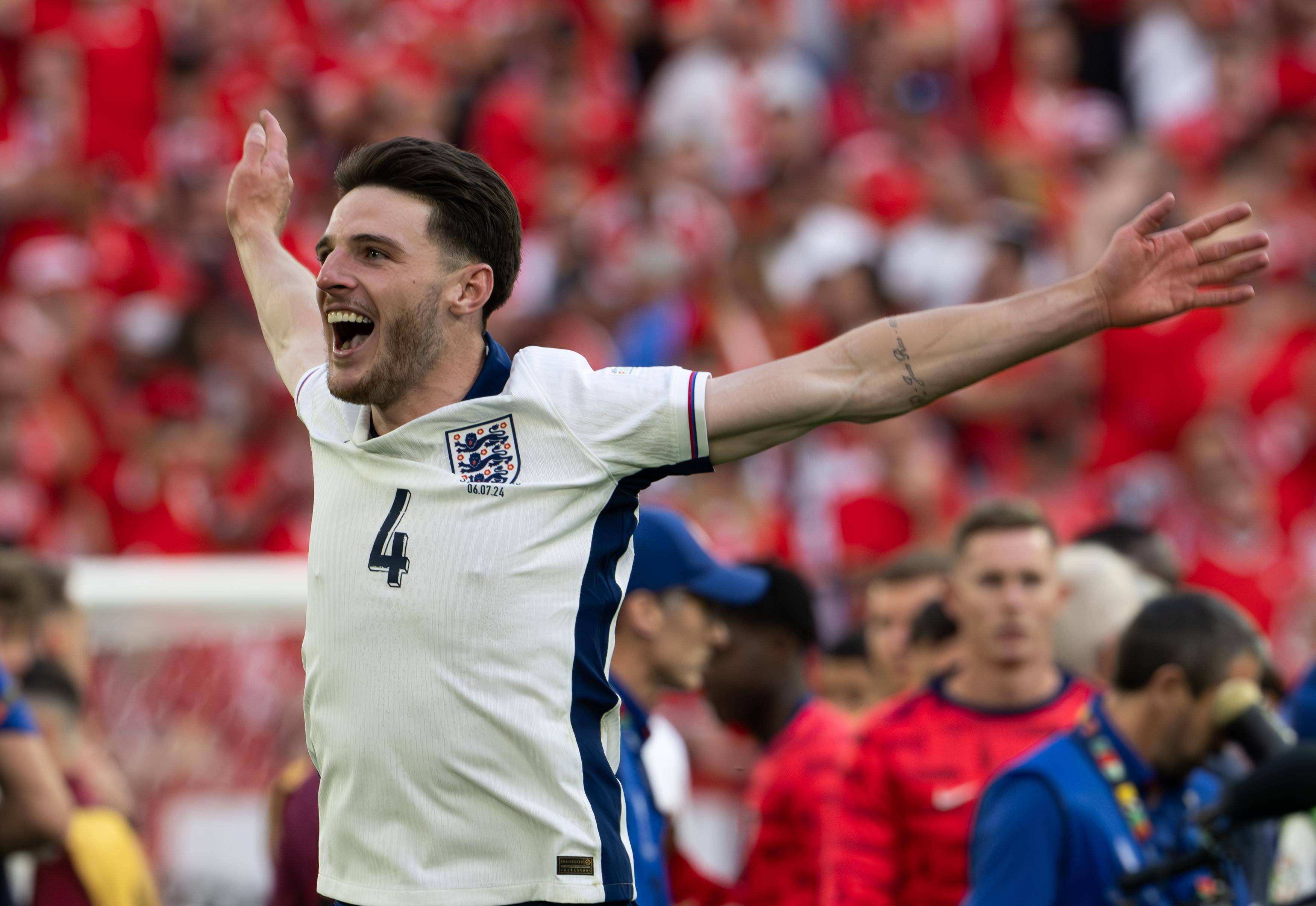 杏彩体育网站-英格兰在足球联赛中继续征战，积极备战