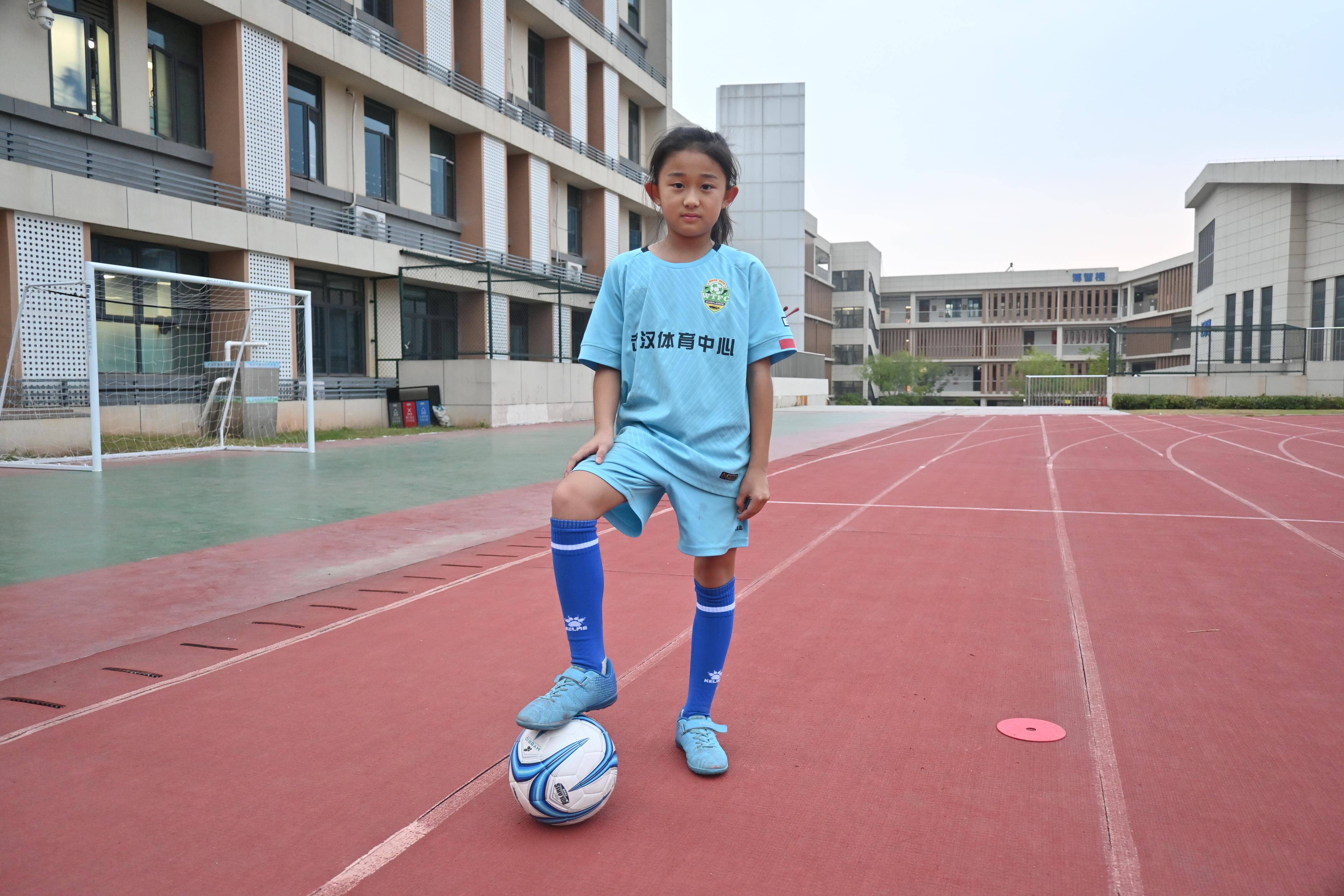 杏彩体育网页版登录入口-关于体坛里，女足球运动员们奋力拼搏的信息