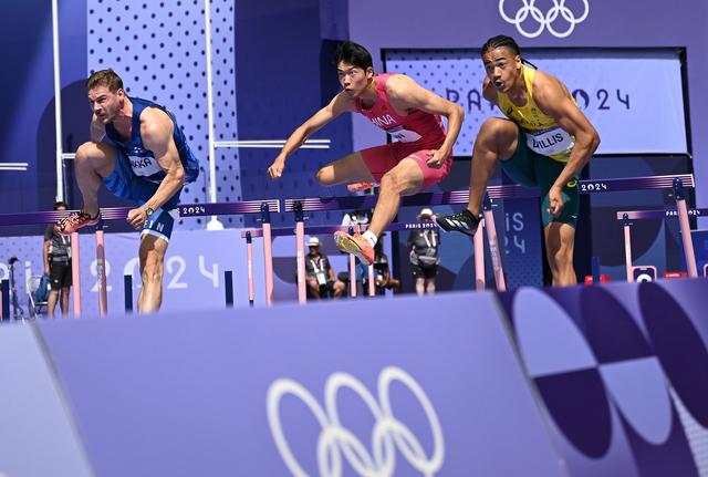 球场上的搏斗精神和精彩表现备受关注 球场上的搏斗精神和精彩表现备受关注