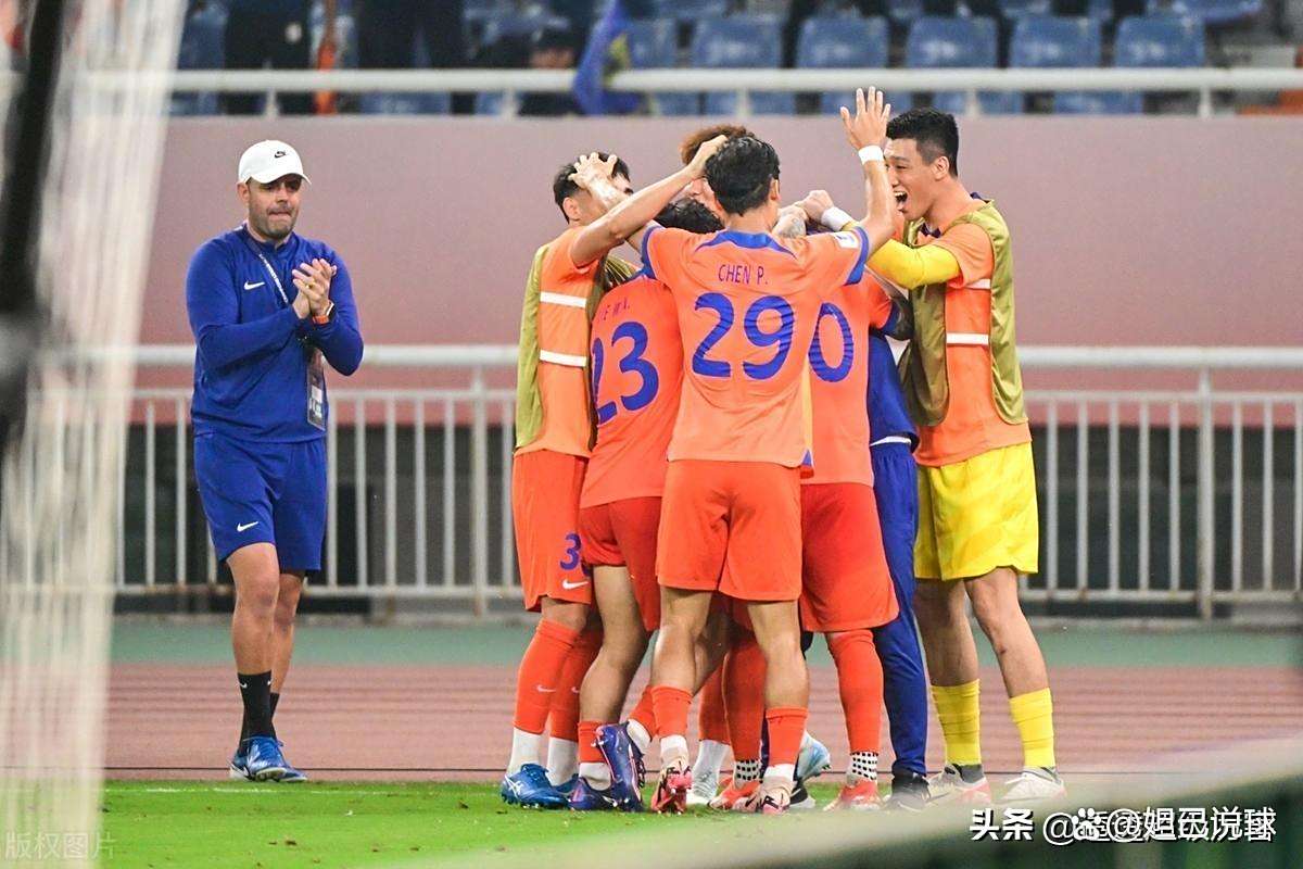 热门球队击败对手，获得关键胜利