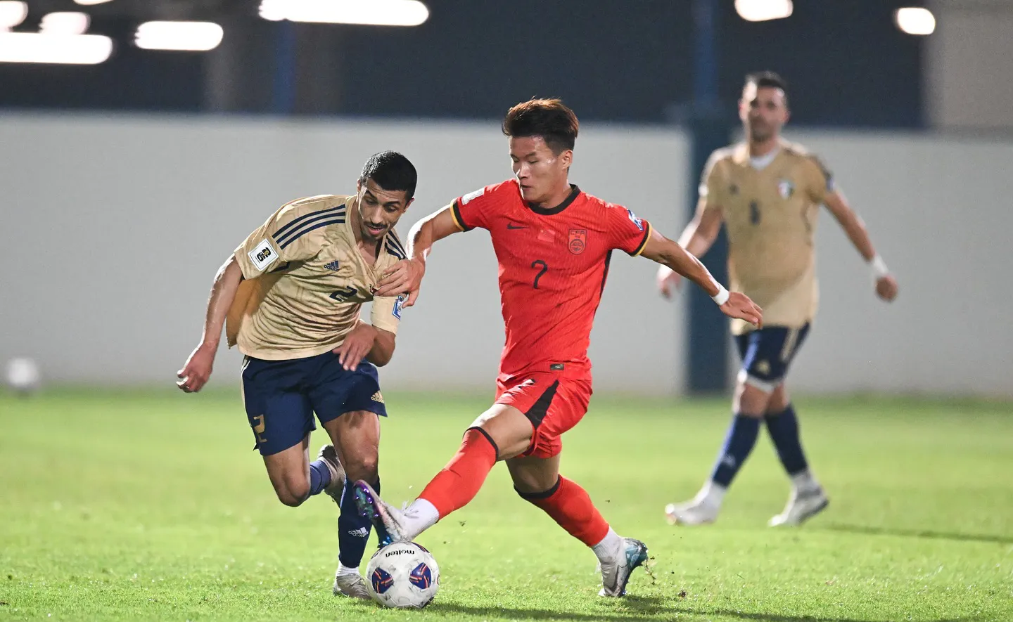 科威特射击选手精准命中，实现突破