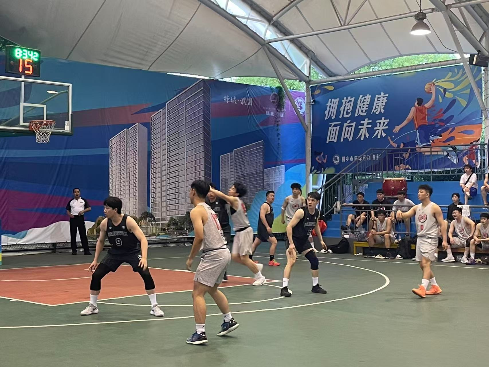 一场精彩绝伦的篮球对决即将展开