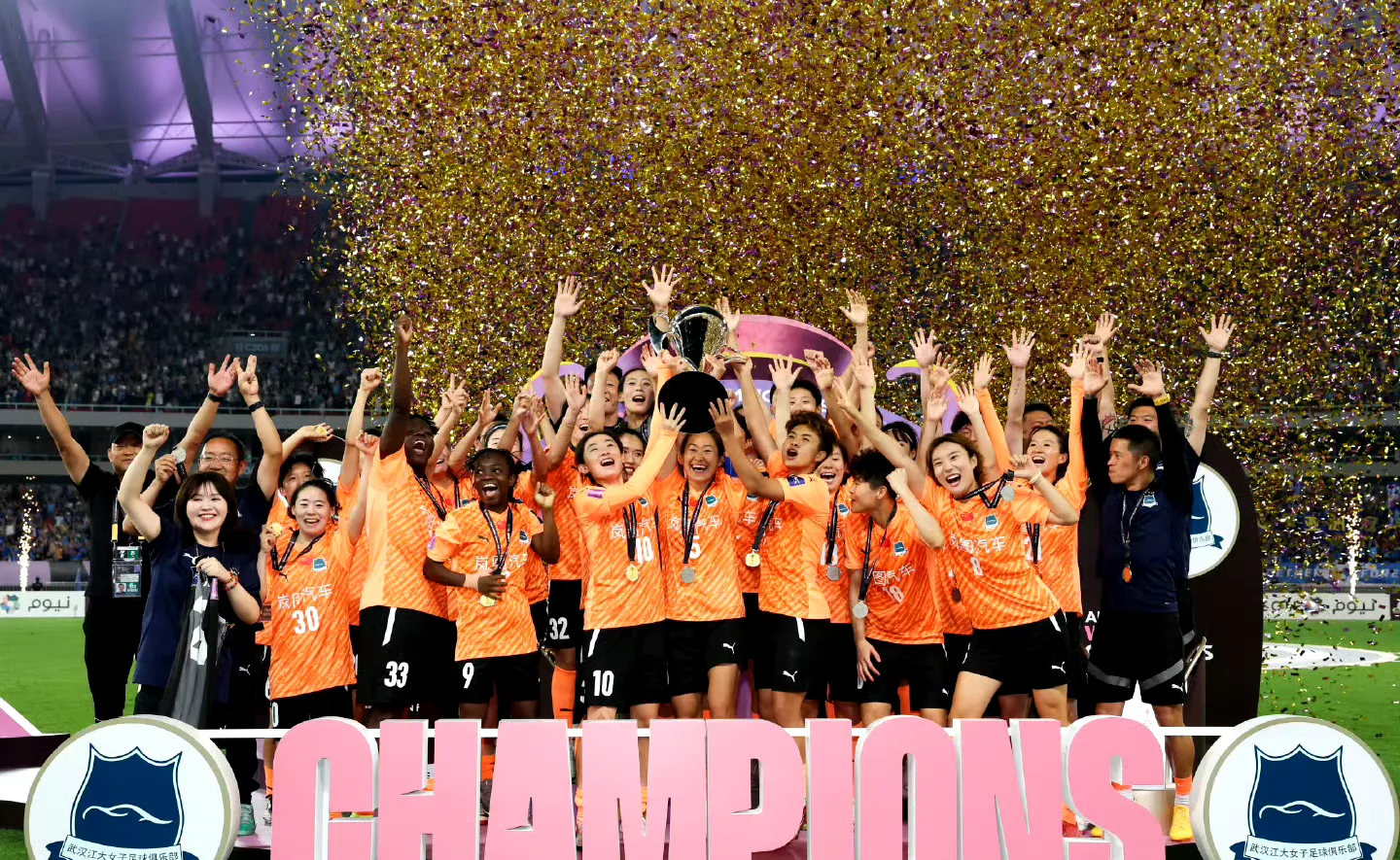 杏彩体育亚洲官网-国内球队队员在国际大赛中闪耀光芒