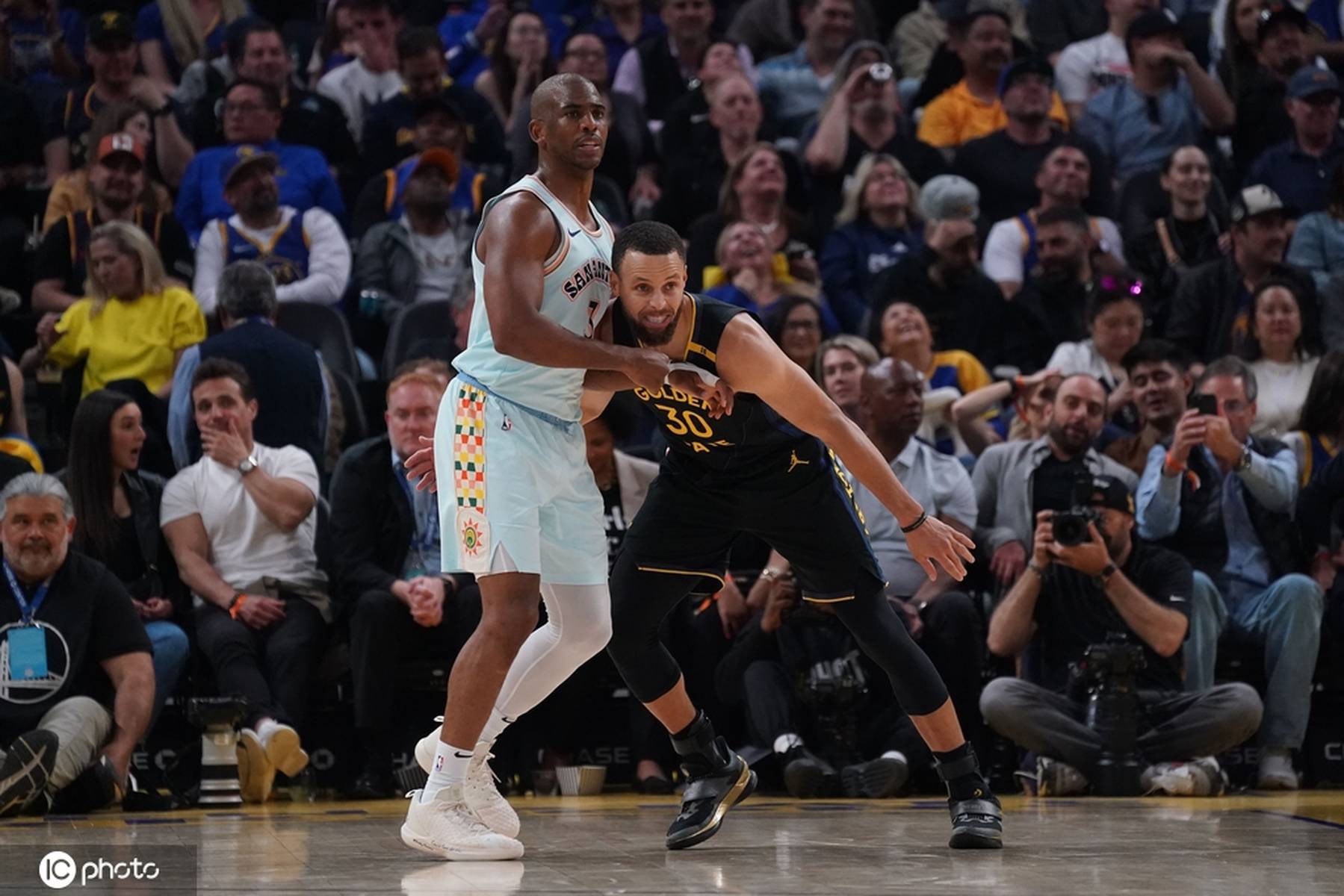 勇士负马刺遭遇两连败