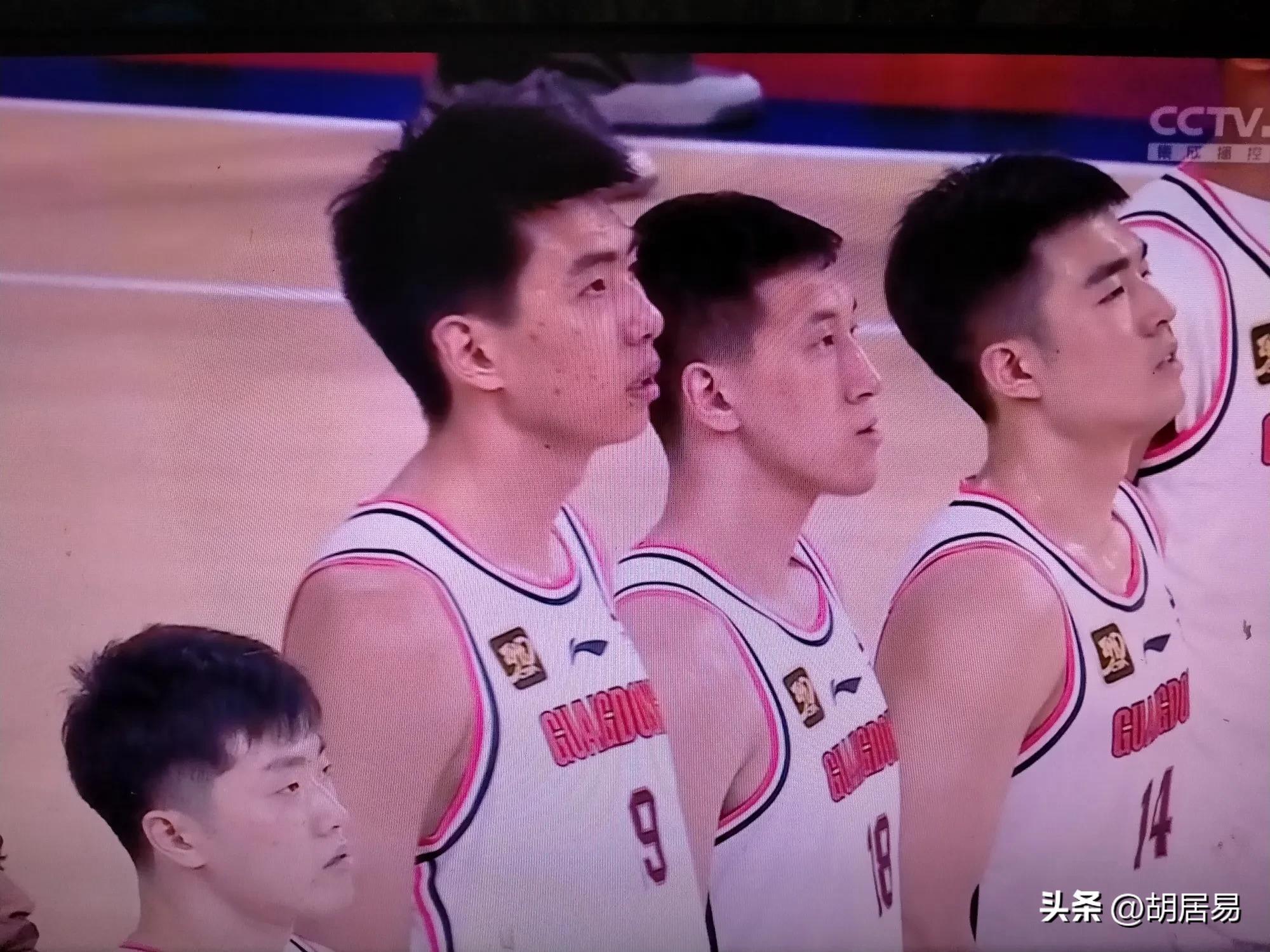 广东男篮再战获胜，继续霸占榜首位置