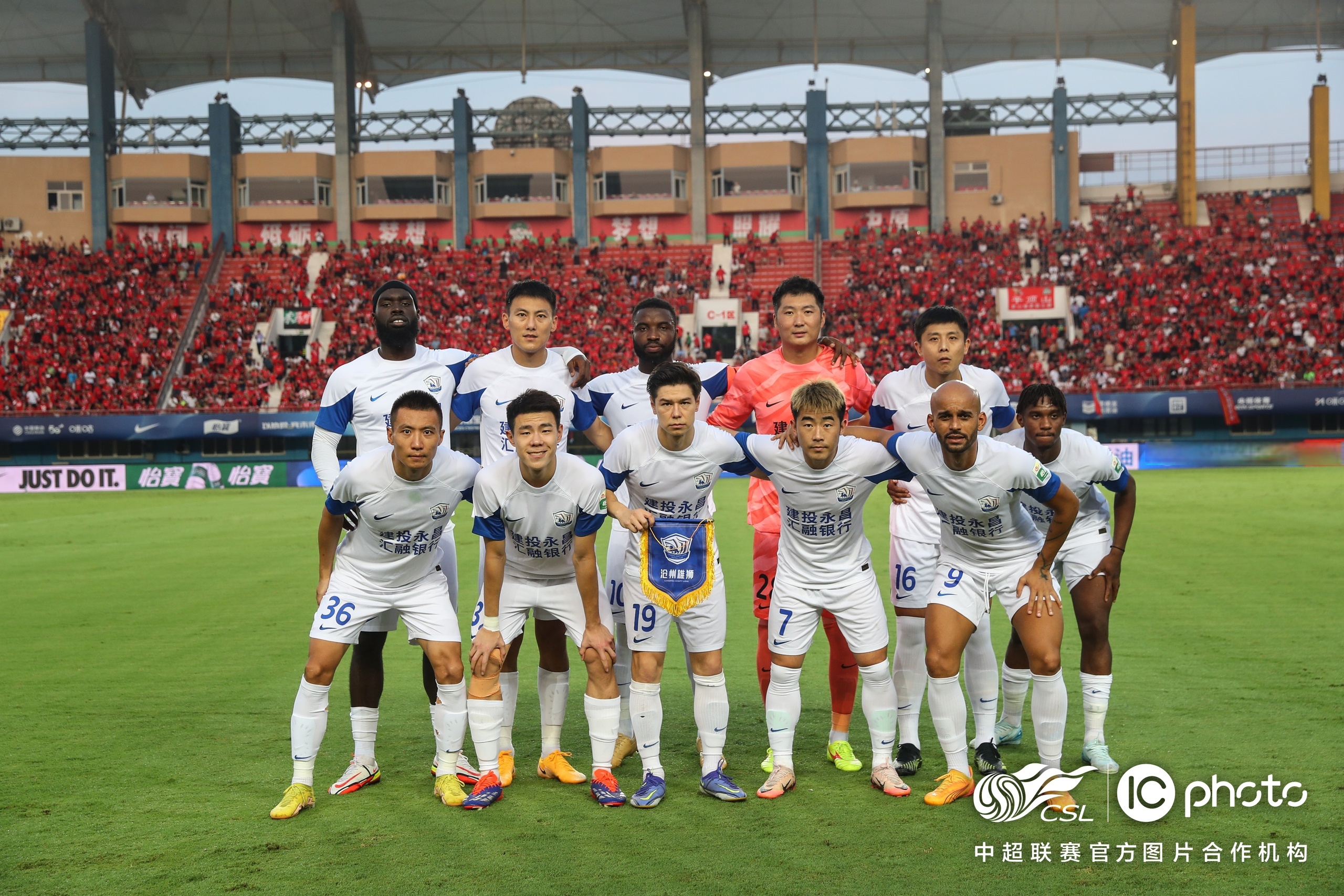 包含大连一方换帅后表现出色，球队雄心勃勃的词条